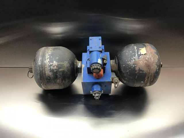 Liebherr Shock Absorber - امتصاص الصدمات: صور 1 Liebherr Shock Absorber - امتصاص الصدمات: صور 1