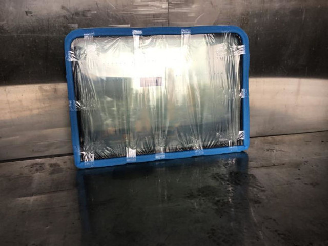 Liebherr Window Glass - نافذة و قطع الغيار: صور 3 Liebherr Window Glass - نافذة و قطع الغيار: صور 3