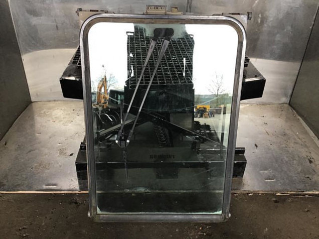 Liebherr Window Glass - نافذة و قطع الغيار: صور 2 Liebherr Window Glass - نافذة و قطع الغيار: صور 2