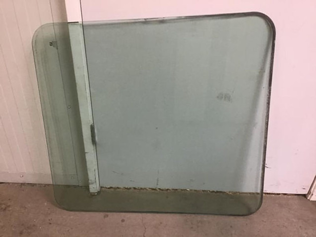 Liebherr Window Glass - نافذة و قطع الغيار: صور 3 Liebherr Window Glass - نافذة و قطع الغيار: صور 3