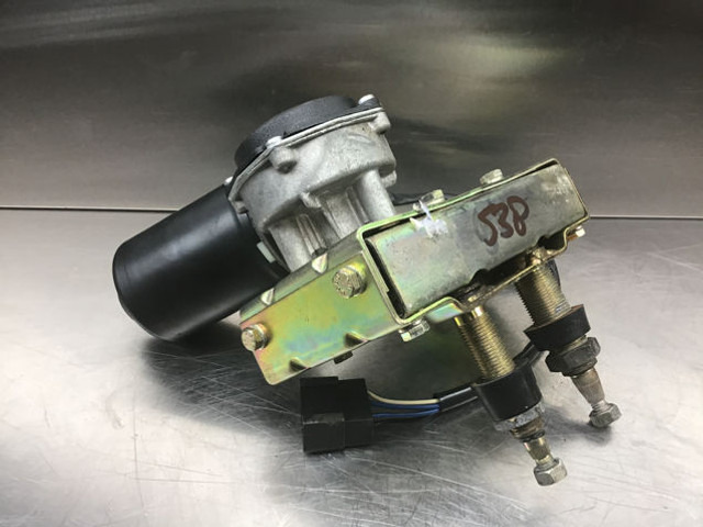 Liebherr Wiper Motor - مساحة الزجاج الأمامي: صور 2 Liebherr Wiper Motor - مساحة الزجاج الأمامي: صور 2