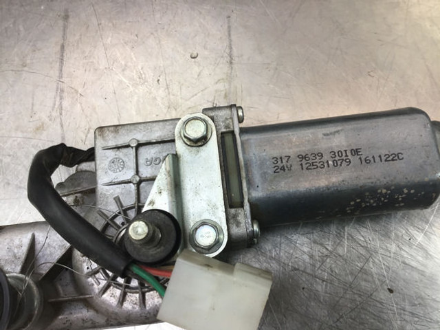 Liebherr Wiper Motor - مساحة الزجاج الأمامي: صور 1 Liebherr Wiper Motor - مساحة الزجاج الأمامي: صور 1