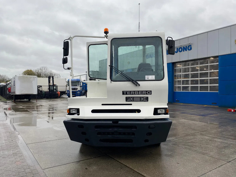 Terberg YT 182 4x2 / Terminal Tractor - جرارات صالات المطارات: صور 2 Terberg YT 182 4x2 / Terminal Tractor - جرارات صالات المطارات: صور 2