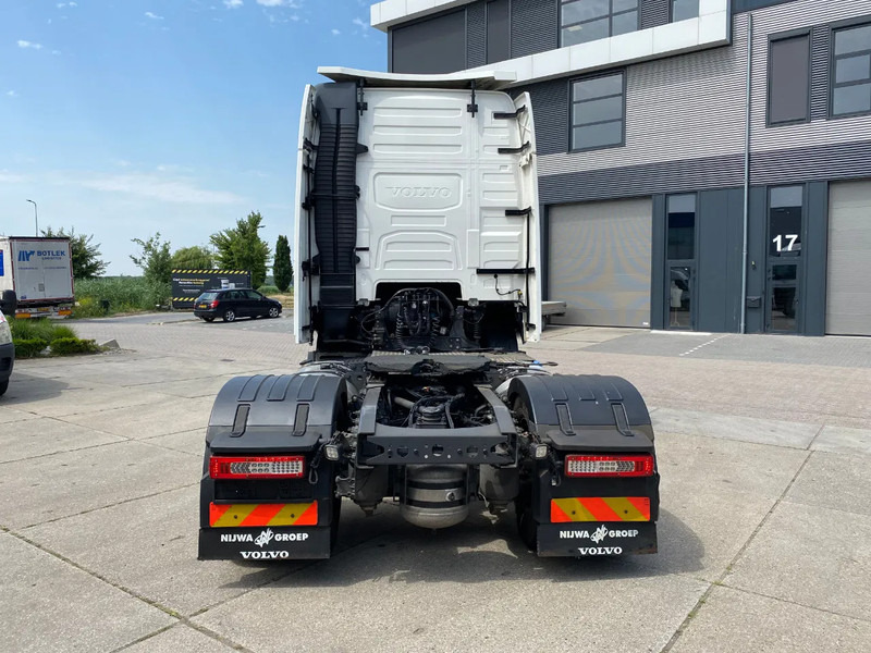 Volvo FH 13.500 Globetrotter XL / I-parkCool / Alcoa / 2x Tank - شاحنة جرار: صور 5 Volvo FH 13.500 Globetrotter XL / I-parkCool / Alcoa / 2x Tank - شاحنة جرار: صور 5