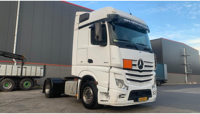 Mercedes-Benz Actros 1842 Dakspoiler + Koelkast - شاحنة جرار: صور 3 Mercedes-Benz Actros 1842 Dakspoiler + Koelkast - شاحنة جرار: صور 3