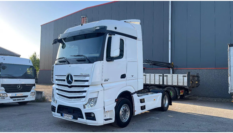 Mercedes-Benz Actros 1945 - شاحنة جرار: صور 1 Mercedes-Benz Actros 1945 - شاحنة جرار: صور 1