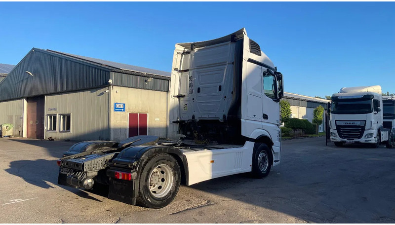 Mercedes-Benz Actros 1945 - شاحنة جرار: صور 5 Mercedes-Benz Actros 1945 - شاحنة جرار: صور 5
