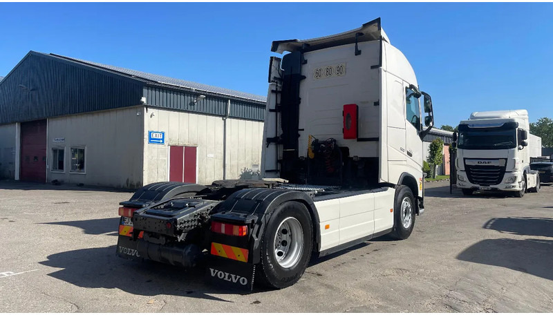 Volvo FH 500 Koelkast+TV - شاحنة جرار: صور 5 Volvo FH 500 Koelkast+TV - شاحنة جرار: صور 5