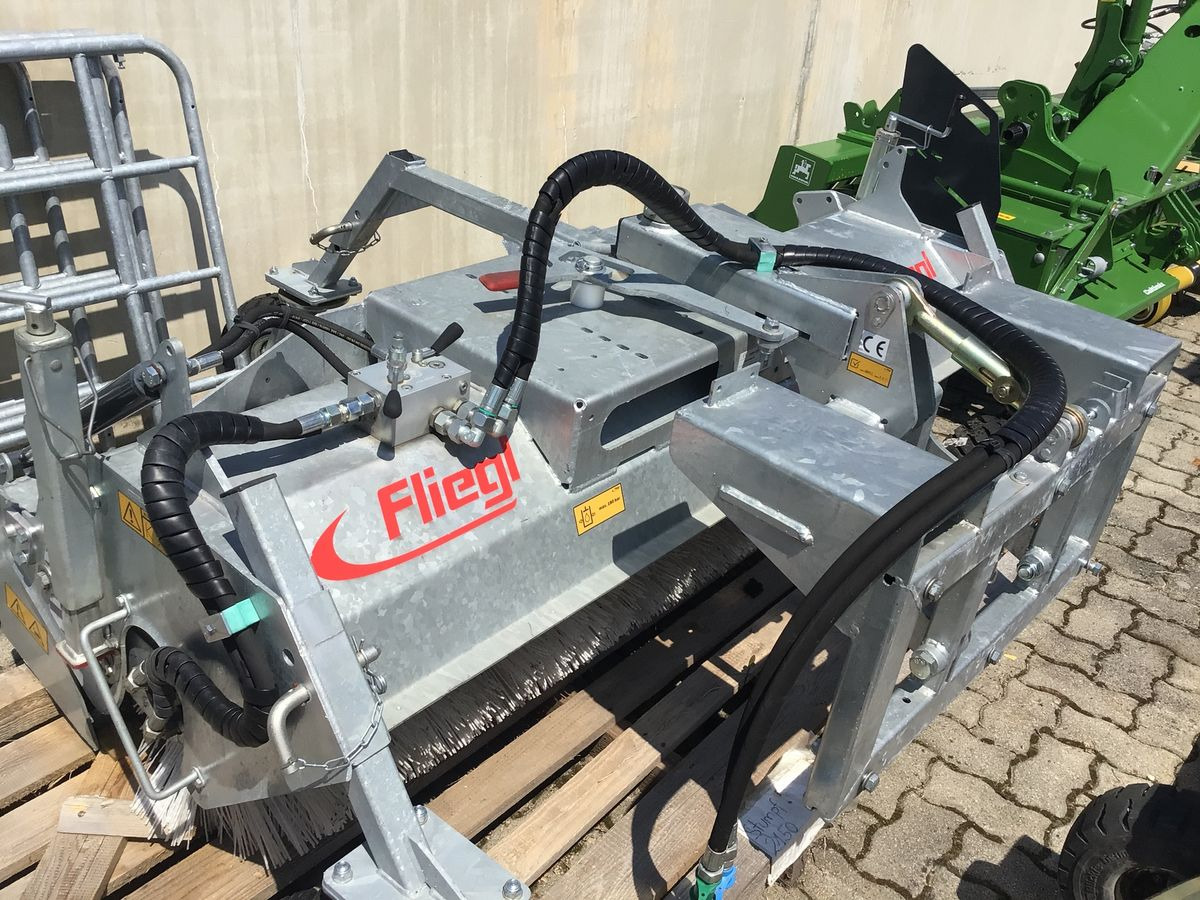 Fliegl Typ 600 - مكنسة: صور 1 Fliegl Typ 600 - مكنسة: صور 1