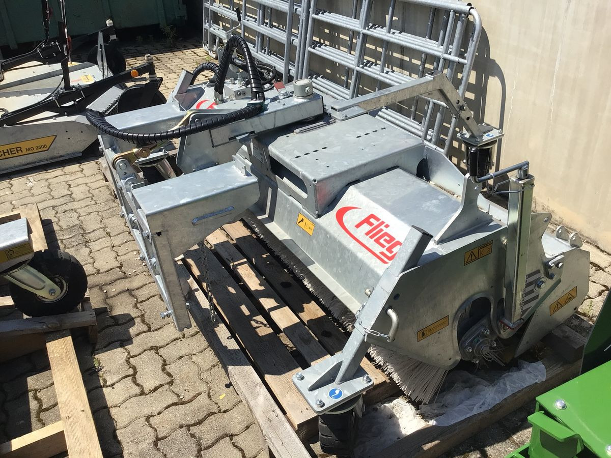 Fliegl Typ 600 - مكنسة: صور 3 Fliegl Typ 600 - مكنسة: صور 3