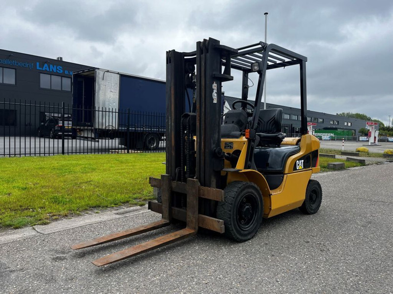 Caterpillar DP25NT - رافعة شوكية ديزل: صور 4 Caterpillar DP25NT - رافعة شوكية ديزل: صور 4