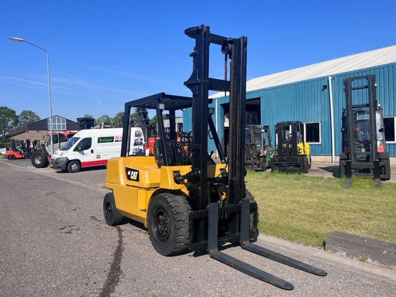 Caterpillar DP40K2 - رافعة شوكية ديزل: صور 2 Caterpillar DP40K2 - رافعة شوكية ديزل: صور 2