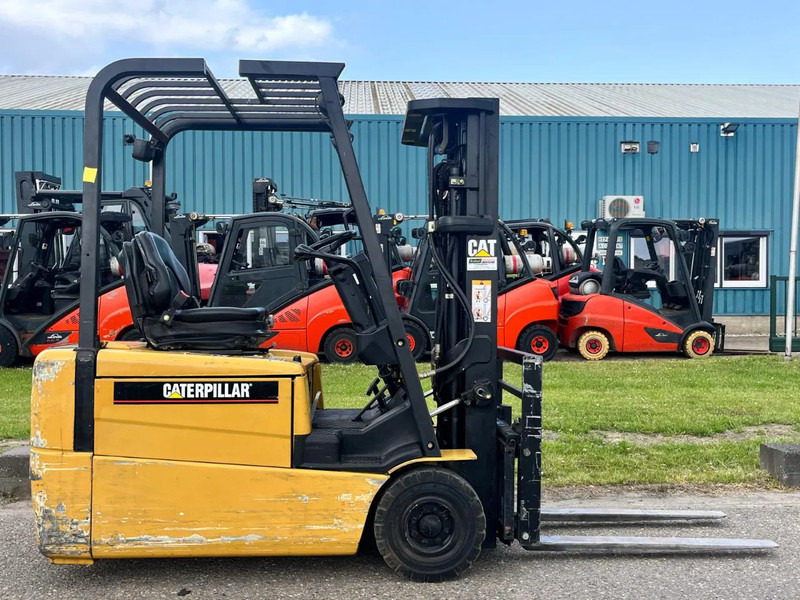 Caterpillar EP18KT - رافعة شوكية كهربائية: صور 1 Caterpillar EP18KT - رافعة شوكية كهربائية: صور 1