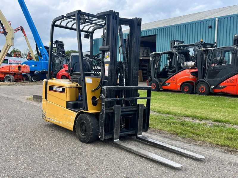 Caterpillar EP18KT - رافعة شوكية كهربائية: صور 3 Caterpillar EP18KT - رافعة شوكية كهربائية: صور 3