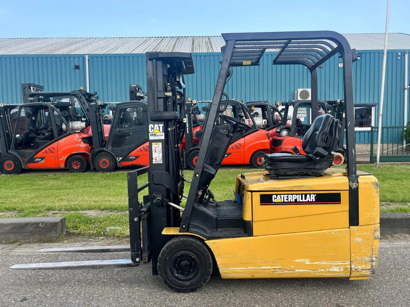 Caterpillar EP18KT - رافعة شوكية كهربائية: صور 2 Caterpillar EP18KT - رافعة شوكية كهربائية: صور 2