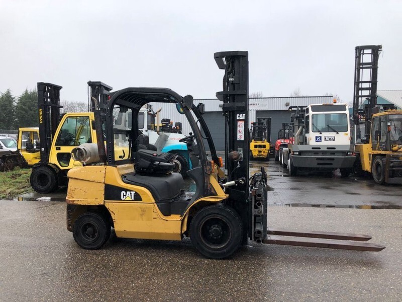 Caterpillar GP35N - رافعة شوكية تعمل بالغاز: صور 1 Caterpillar GP35N - رافعة شوكية تعمل بالغاز: صور 1