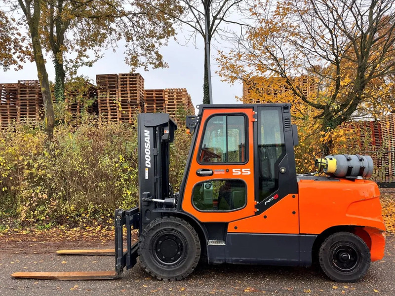 Doosan G55C-5 1593 HOURS - رافعة شوكية تعمل بالغاز: صور 2 Doosan G55C-5 1593 HOURS - رافعة شوكية تعمل بالغاز: صور 2