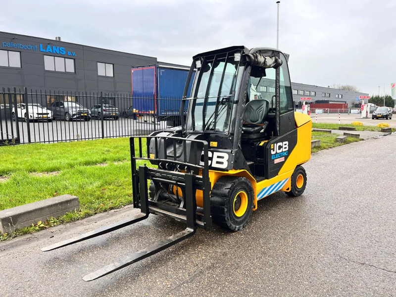 JCB TLT30-19E - جرافة ذات عجلات تلسكوبية: صور 4 JCB TLT30-19E - جرافة ذات عجلات تلسكوبية: صور 4