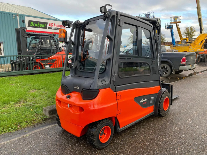 Linde E35L-01 - رافعة شوكية كهربائية: صور 5 Linde E35L-01 - رافعة شوكية كهربائية: صور 5