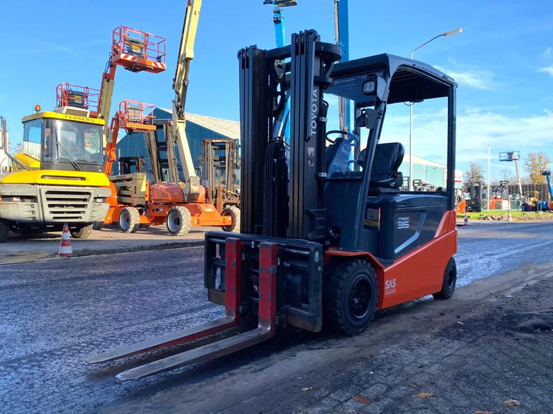 Toyota 8FBMT35 - رافعة شوكية كهربائية: صور 4 Toyota 8FBMT35 - رافعة شوكية كهربائية: صور 4