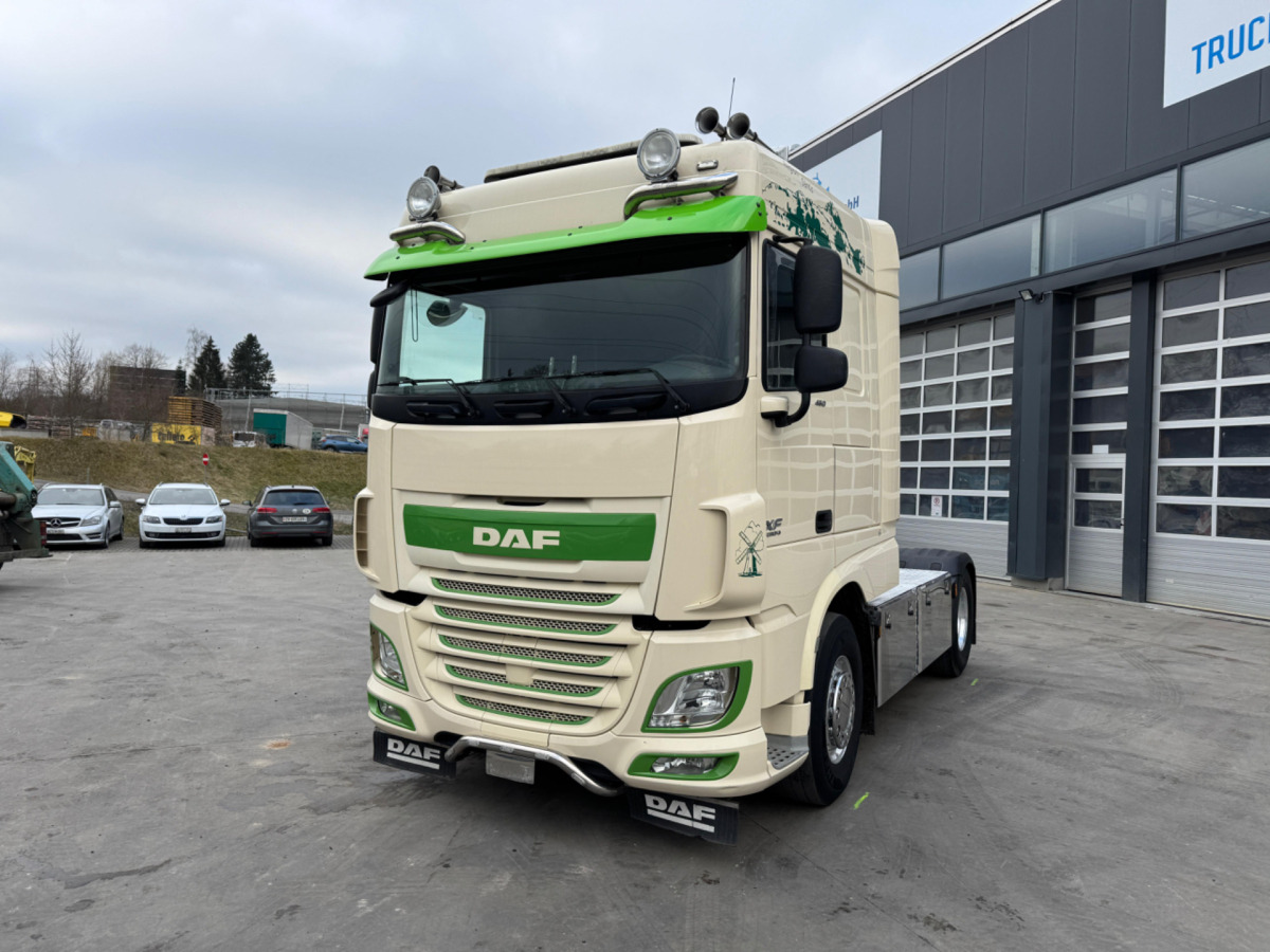DAF XF460 4x2 - شاحنة جرار: صور 1 DAF XF460 4x2 - شاحنة جرار: صور 1
