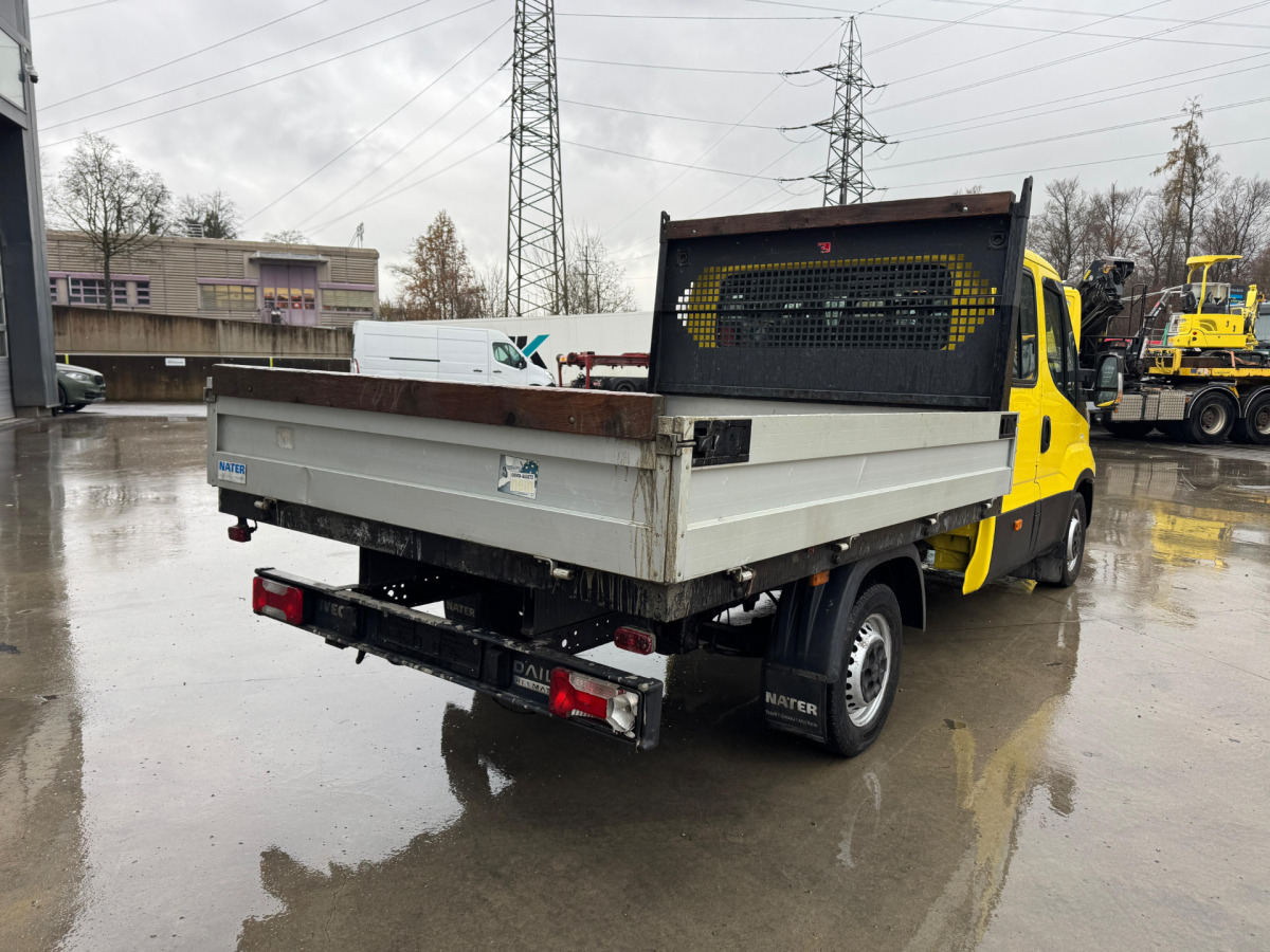 IVECO 35S13 Daily - الشاحنات الصغيرة المسطحة, الشاحنات الصغيرة كابينة مزدوجة: صور 4 IVECO 35S13 Daily - الشاحنات الصغيرة المسطحة, الشاحنات الصغيرة كابينة مزدوجة: صور 4