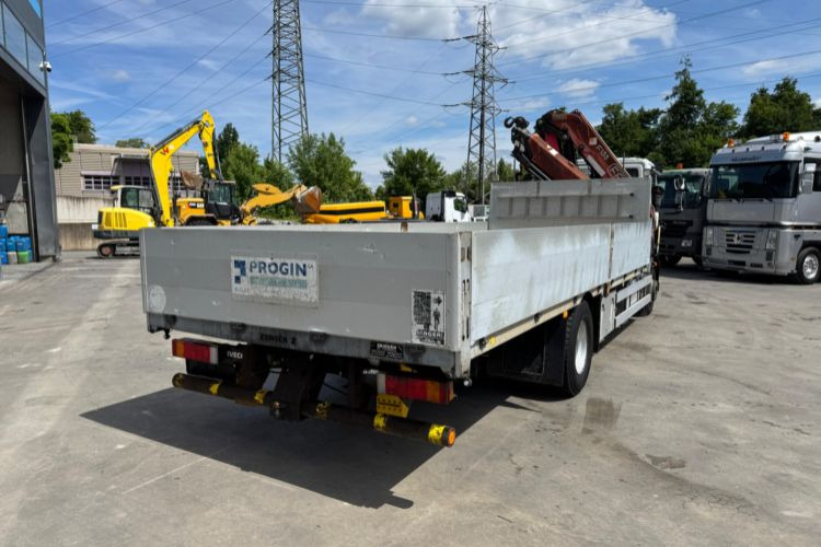 Iveco Eurocargo 160E28 Fassi 135-4 - شاحنة كرين: صور 5 Iveco Eurocargo 160E28 Fassi 135-4 - شاحنة كرين: صور 5