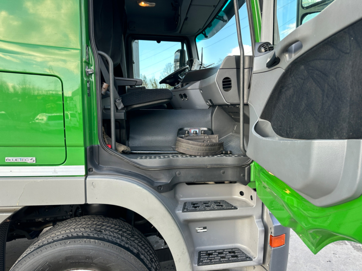 MERCEDES 2551 V8 6x2 Fassi 185-5 Bj.2020 - قلابات, شاحنة كرين: صور 4 MERCEDES 2551 V8 6x2 Fassi 185-5 Bj.2020 - قلابات, شاحنة كرين: صور 4