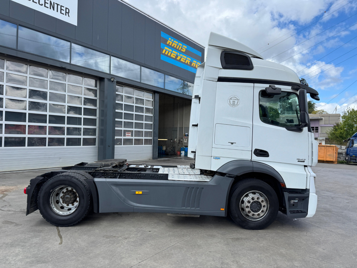 MERCEDES Actros 1842 4x2 - شاحنة جرار: صور 4 MERCEDES Actros 1842 4x2 - شاحنة جرار: صور 4
