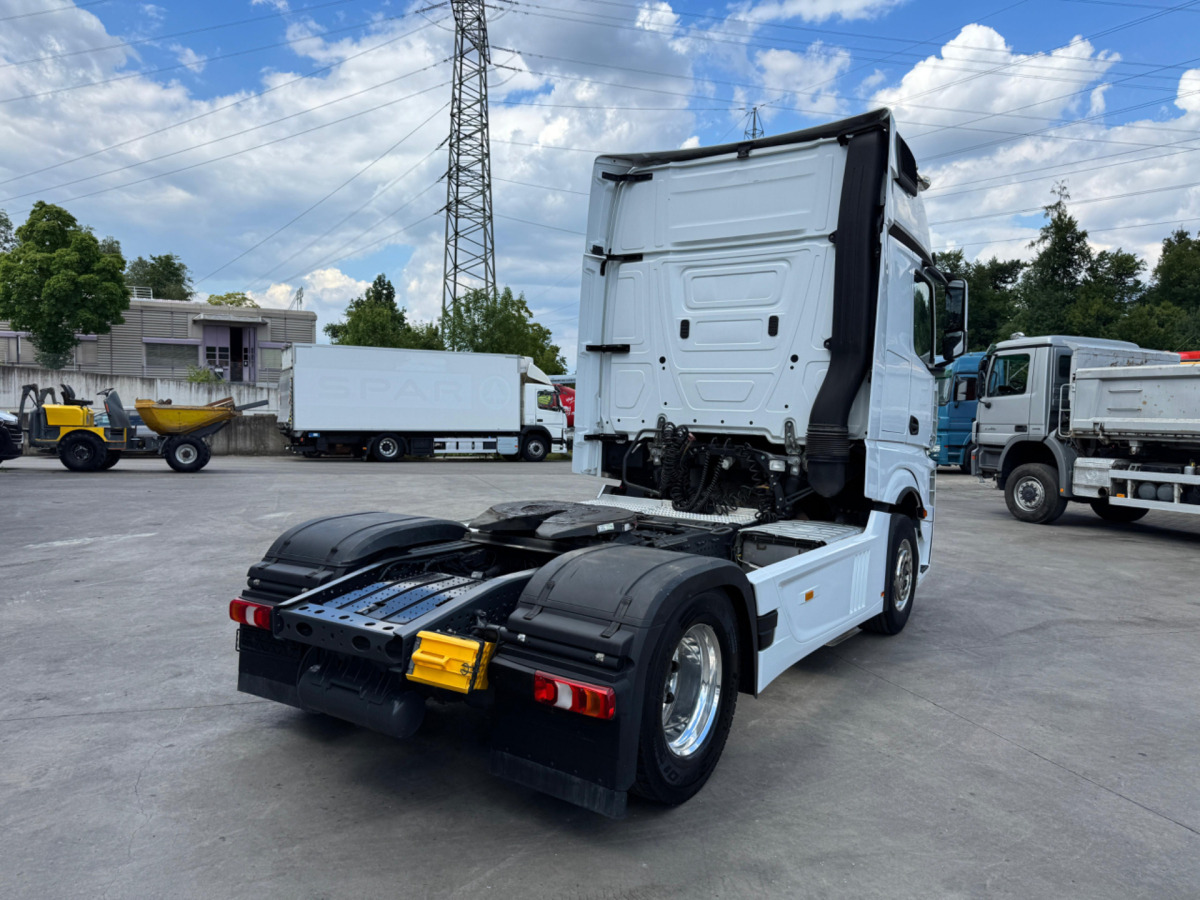 MERCEDES Actros 1853 4x2 - شاحنة جرار: صور 5 MERCEDES Actros 1853 4x2 - شاحنة جرار: صور 5