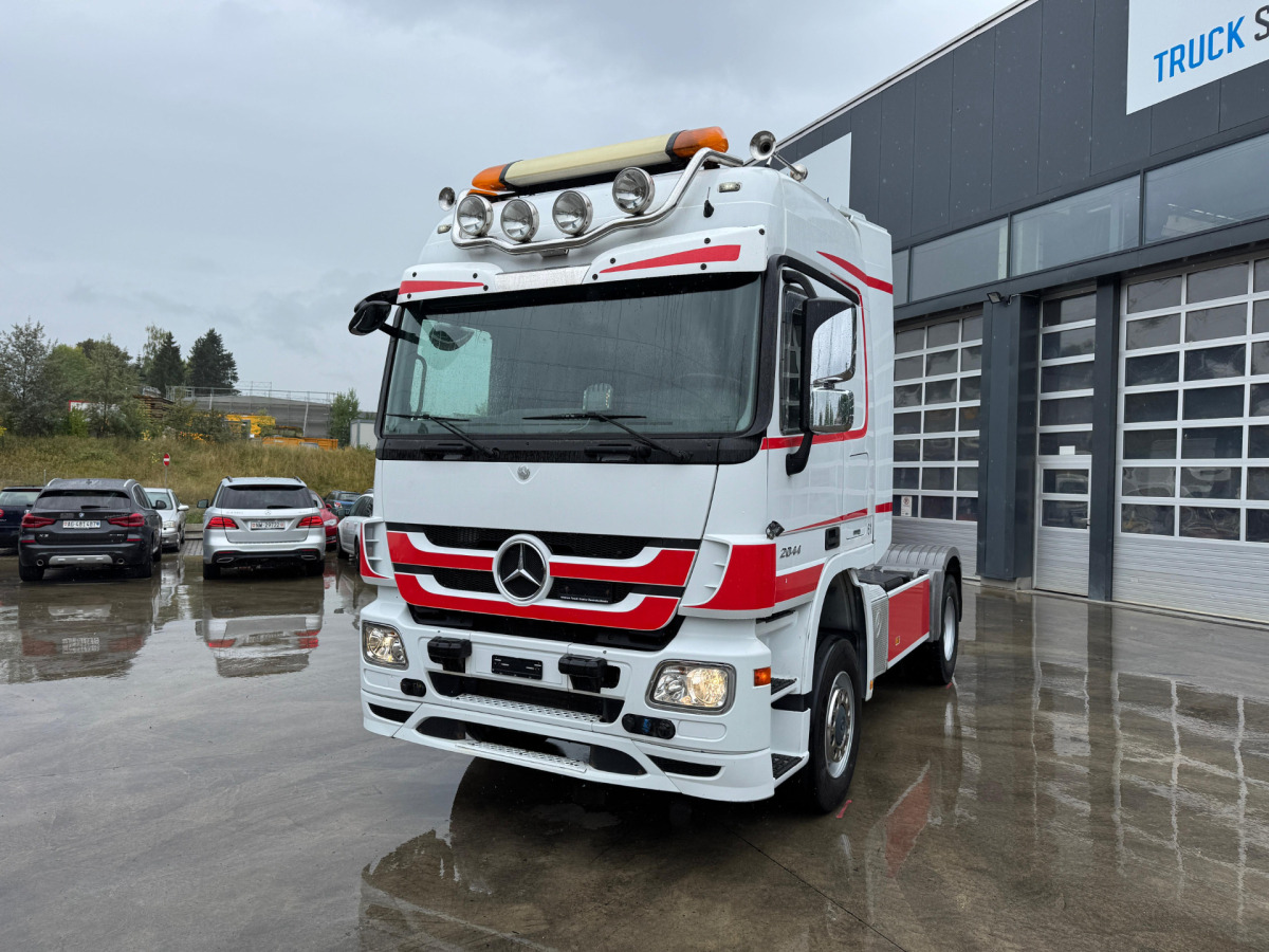 MERCEDES Actros 2044 4x4 - شاحنة جرار: صور 1 MERCEDES Actros 2044 4x4 - شاحنة جرار: صور 1