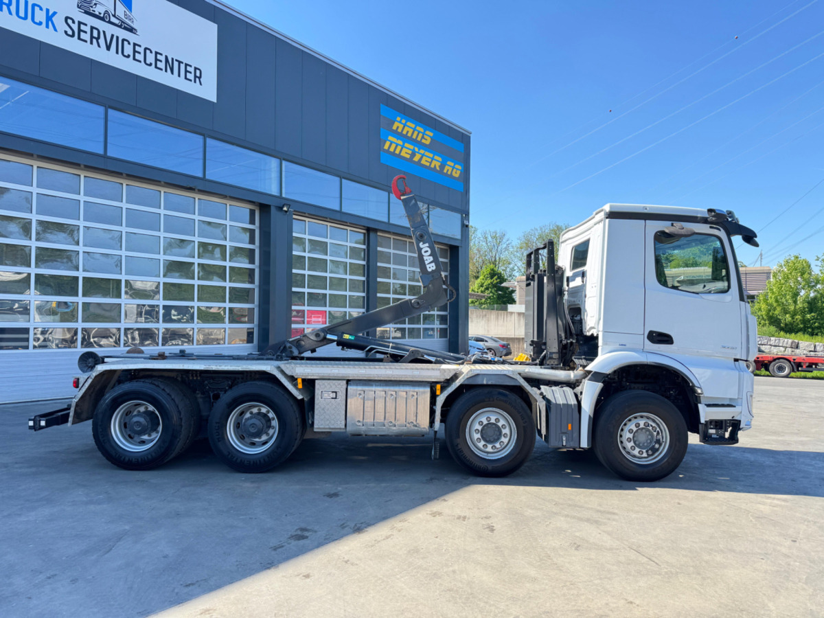 MERCEDES Arocs 3251 8x4 - شاحنة ذات الخطاف: صور 4 MERCEDES Arocs 3251 8x4 - شاحنة ذات الخطاف: صور 4