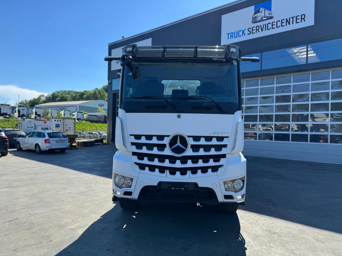 MERCEDES Arocs 3251 8x4 - شاحنة ذات الخطاف: صور 2 MERCEDES Arocs 3251 8x4 - شاحنة ذات الخطاف: صور 2