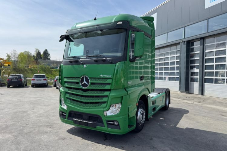Mercedes-Benz Actros 1842 4x2 - شاحنة جرار: صور 1 Mercedes-Benz Actros 1842 4x2 - شاحنة جرار: صور 1