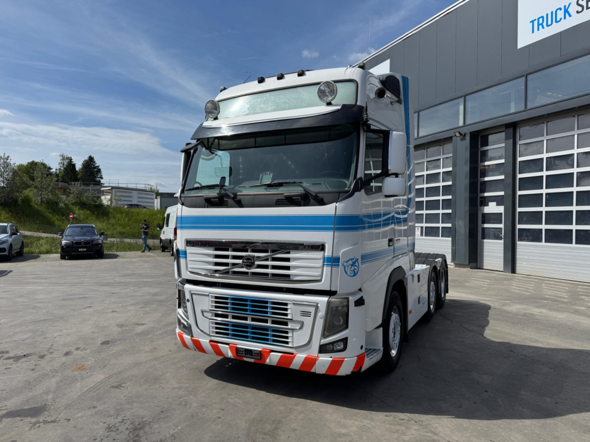 VOLVO FH16-750 6x2 - شاحنة جرار: صور 1 VOLVO FH16-750 6x2 - شاحنة جرار: صور 1