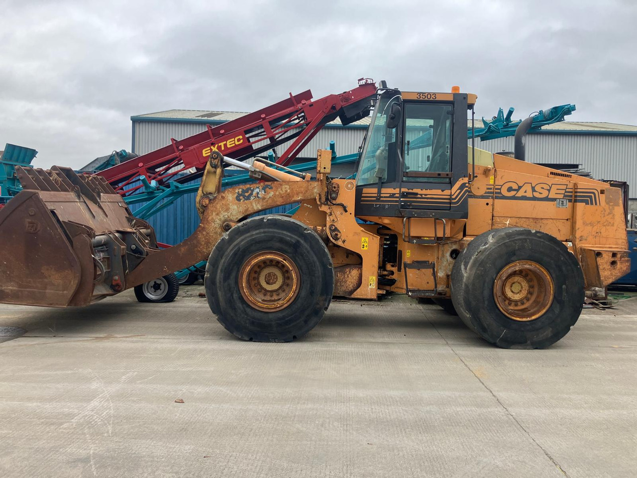 CASE 821C - اللودر بعجل: صور 1 CASE 821C - اللودر بعجل: صور 1