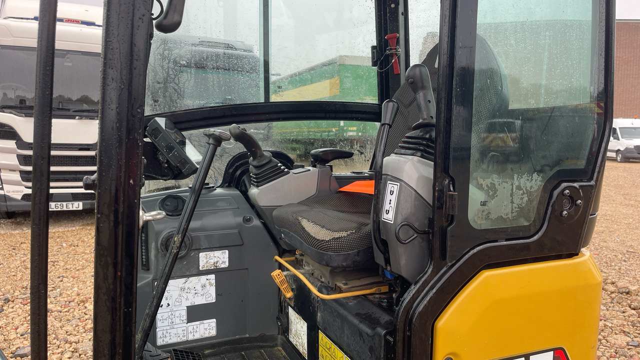 CATERPILLAR 301.6 - حفارة مصغرة: صور 5 CATERPILLAR 301.6 - حفارة مصغرة: صور 5