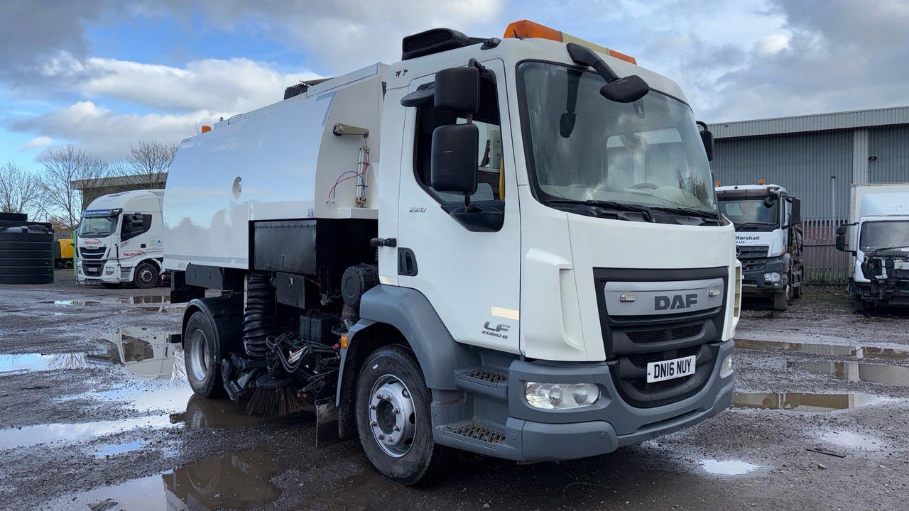 DAF LF 220 - سياره كنس شوارع: صور 1 DAF LF 220 - سياره كنس شوارع: صور 1