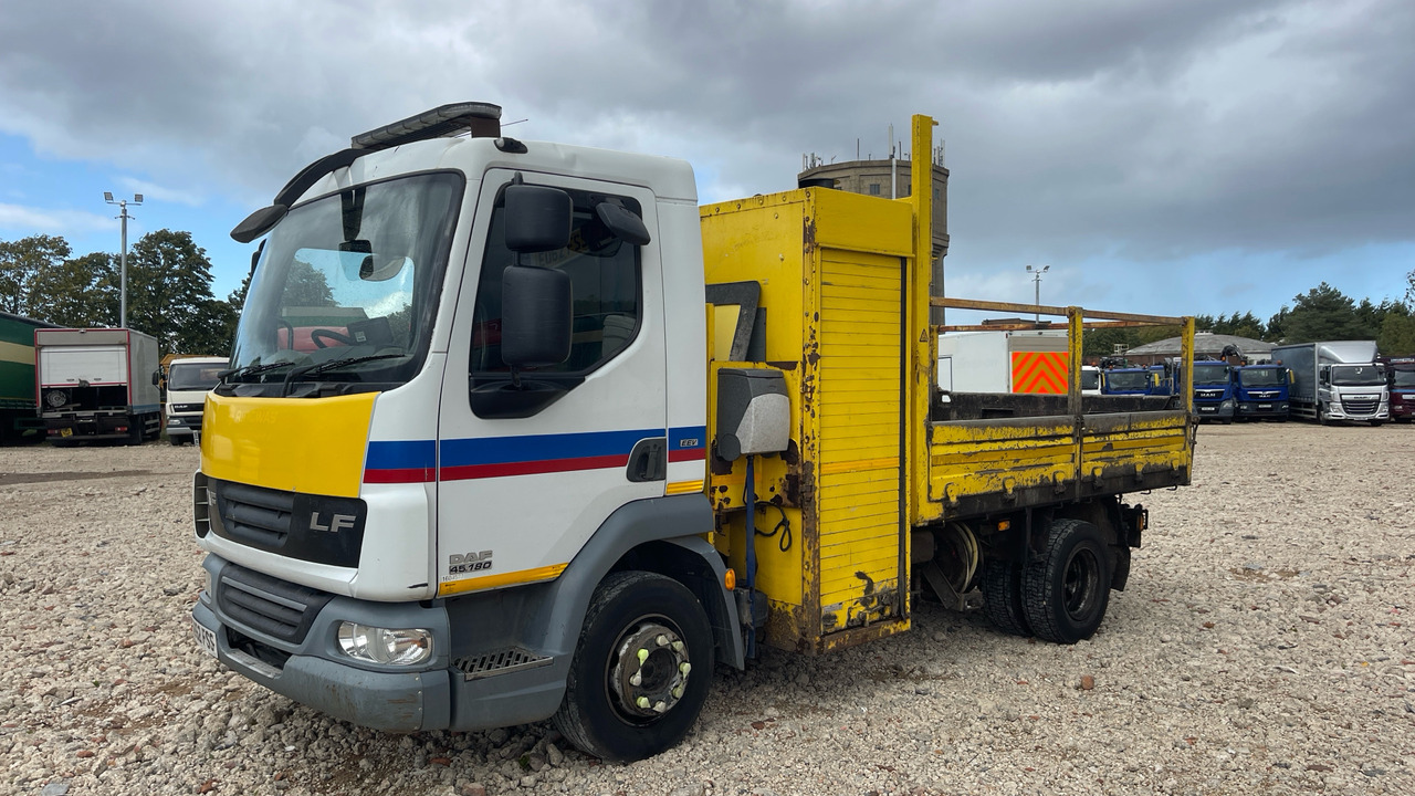 DAF LF 45.180 - شاحنات مسطحة: صور 2 DAF LF 45.180 - شاحنات مسطحة: صور 2