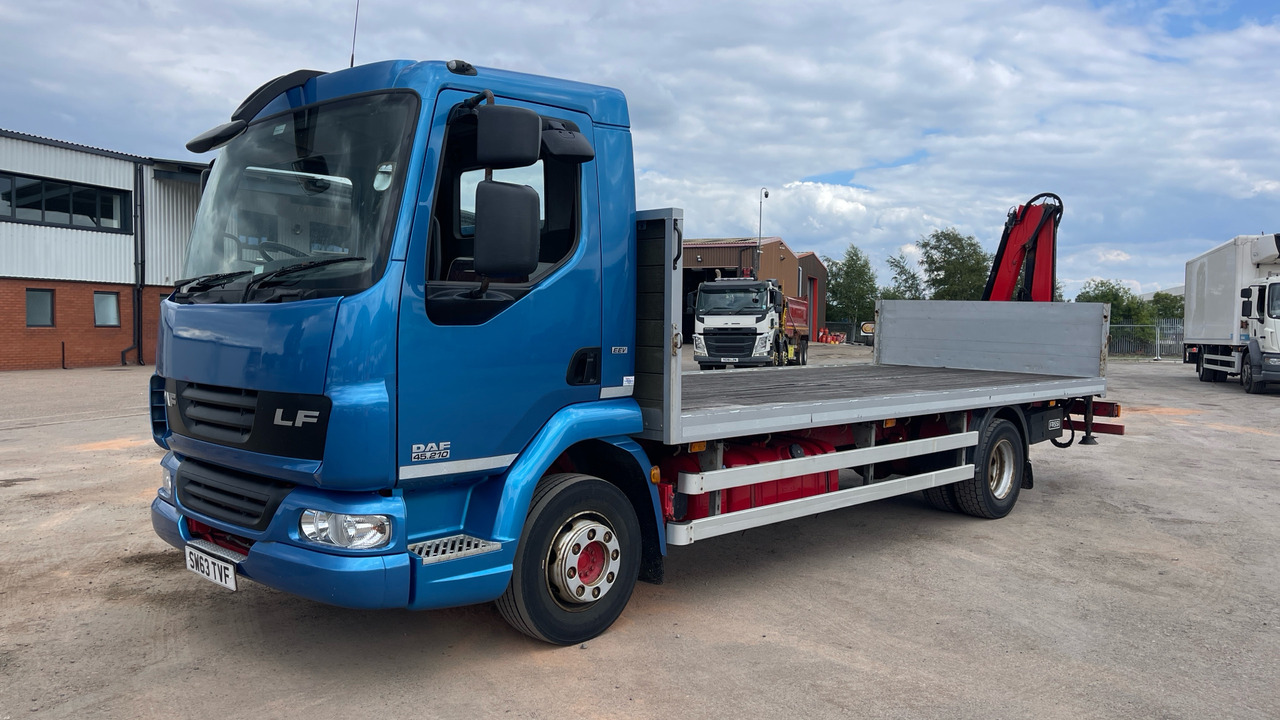 DAF LF 45.210 - شاحنات مسطحة, شاحنة كرين: صور 2 DAF LF 45.210 - شاحنات مسطحة, شاحنة كرين: صور 2
