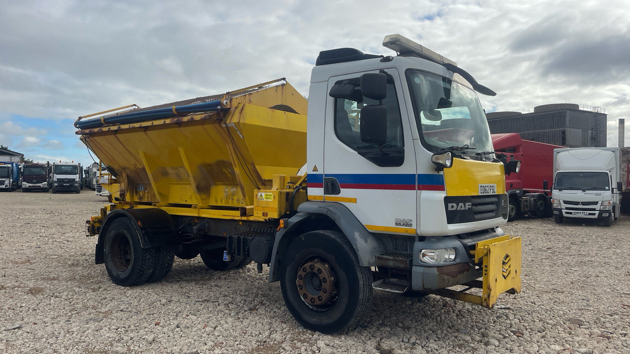 DAF LF 55.220 - جرافة ثلج: صور 1 DAF LF 55.220 - جرافة ثلج: صور 1
