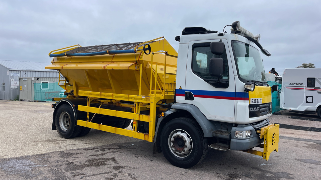 DAF LF 55.220 - جرافة ثلج: صور 1 DAF LF 55.220 - جرافة ثلج: صور 1