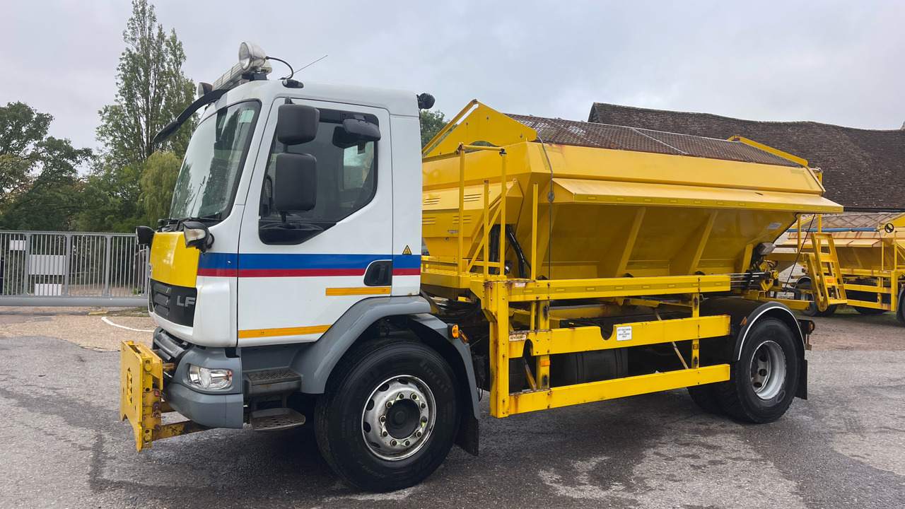 DAF LF 55.220 - جرافة ثلج: صور 2 DAF LF 55.220 - جرافة ثلج: صور 2