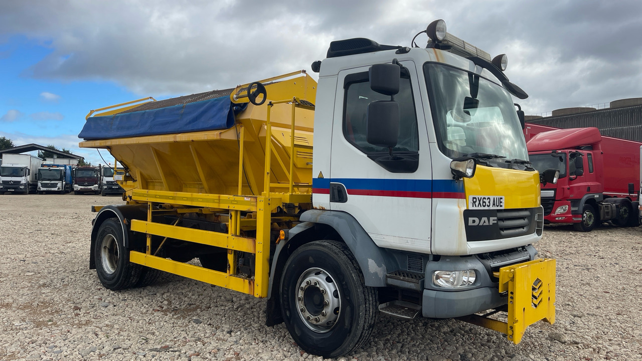 DAF LF 55.220 - جرافة ثلج: صور 1 DAF LF 55.220 - جرافة ثلج: صور 1