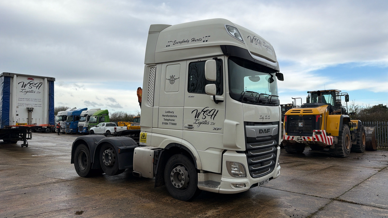 DAF XF 530 - شاحنة جرار: صور 1 DAF XF 530 - شاحنة جرار: صور 1