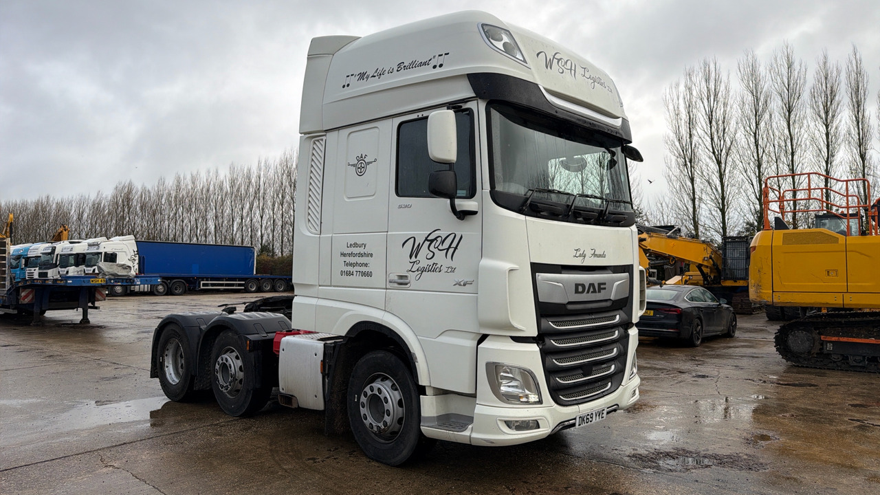 DAF XF 530 - شاحنة جرار: صور 1 DAF XF 530 - شاحنة جرار: صور 1