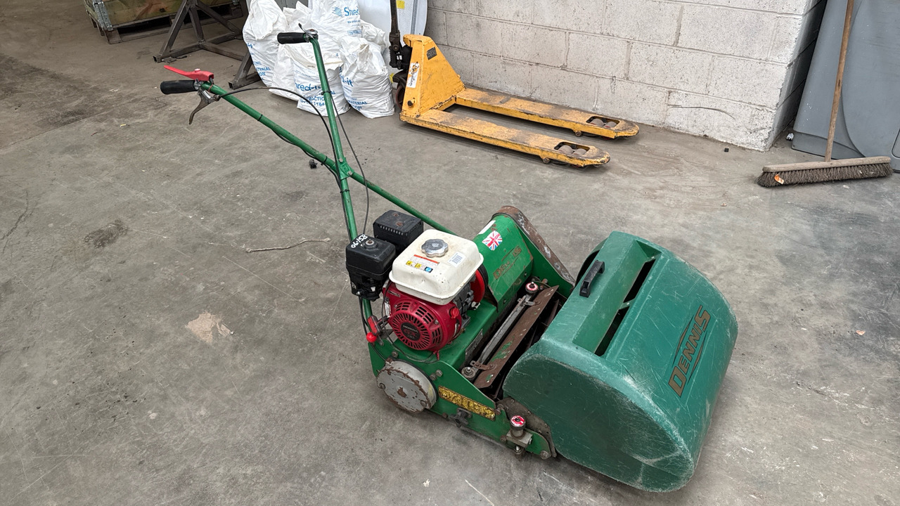 DENNIS FT510 PEDESTRIAN CYLINDER MOWER WITH 9K UNIT AND GRASS BOX - جزازة المروج: صور 1 DENNIS FT510 PEDESTRIAN CYLINDER MOWER WITH 9K UNIT AND GRASS BOX - جزازة المروج: صور 1