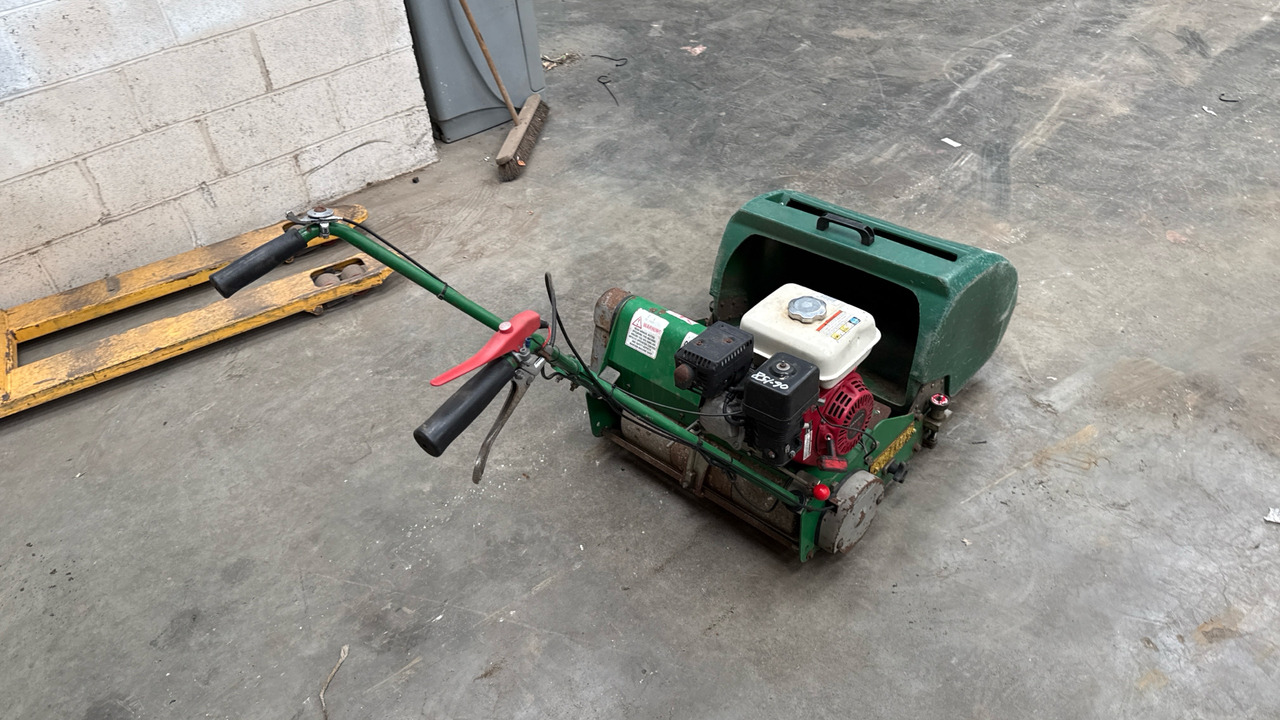 DENNIS FT510 PEDESTRIAN CYLINDER MOWER WITH 9K UNIT AND GRASS BOX - جزازة المروج: صور 4 DENNIS FT510 PEDESTRIAN CYLINDER MOWER WITH 9K UNIT AND GRASS BOX - جزازة المروج: صور 4