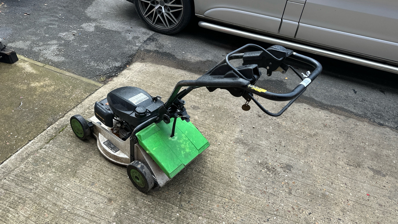 ETESIA PHTS3 MOWER - معدات البناء: صور 3 ETESIA PHTS3 MOWER - معدات البناء: صور 3