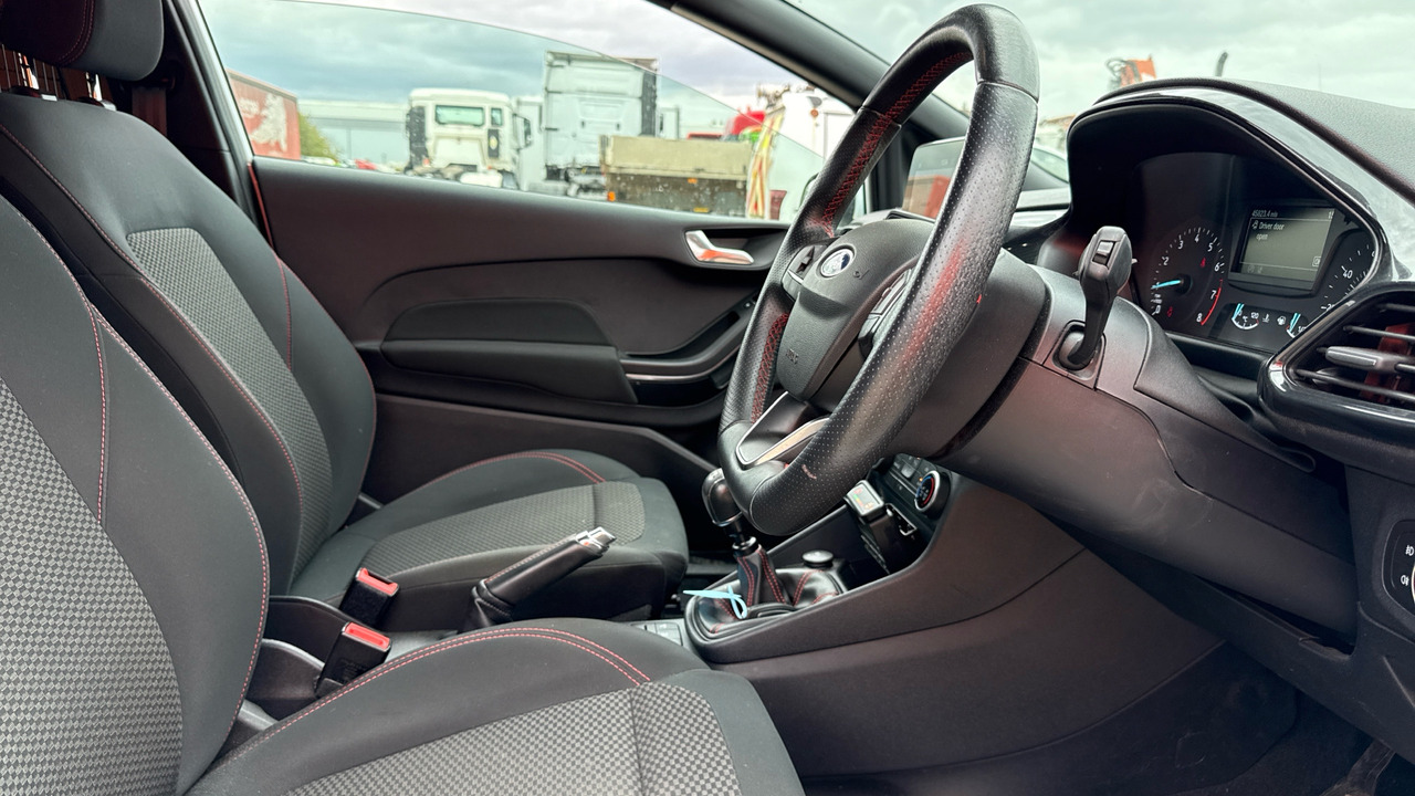 FORD FIESTA 1.0 MHEV Sport - سيارة: صور 5 FORD FIESTA 1.0 MHEV Sport - سيارة: صور 5